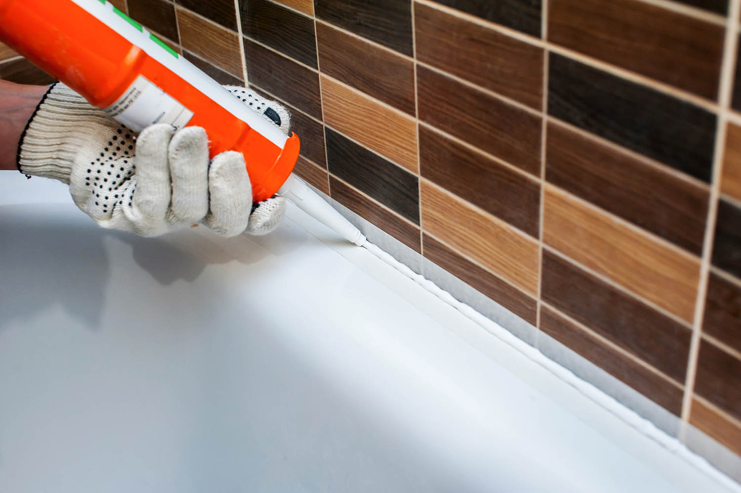 Sanitaarruumi vuukide uuendamine – vann ja valamu